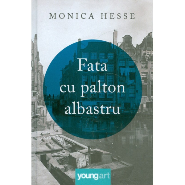 fata cu palton albastru