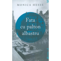 Fata cu palton albastru