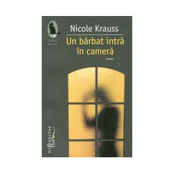 Un barbat intra in camera