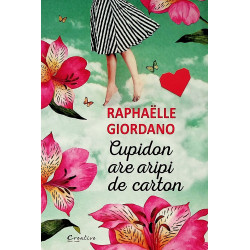 Cupidon are aripi de carton