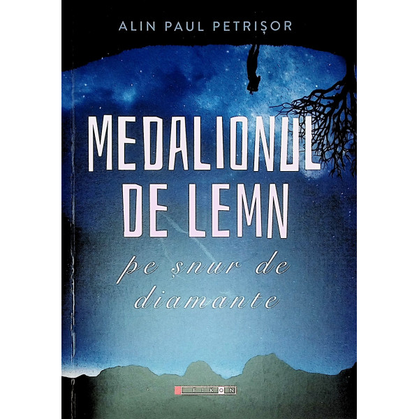 Medalionul de lemn pe snur de diamante