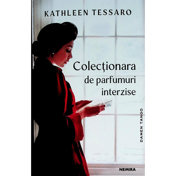 Colectionara de parfumuri interzise